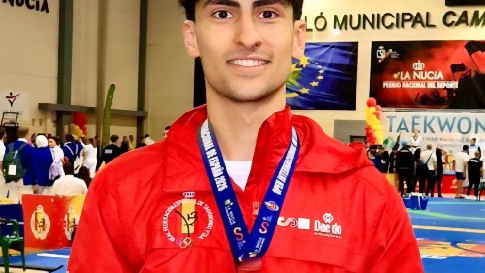 mikel-fernandez-sube-a-lo-alto-del-podio-en-el-open-internacional-de-espana