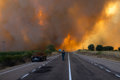 el-rapido-avance-del-incendio-de-fermoselle-(zamora)-deja-12-pueblos-evacuados,-dos-confinados-y-950-desalojados