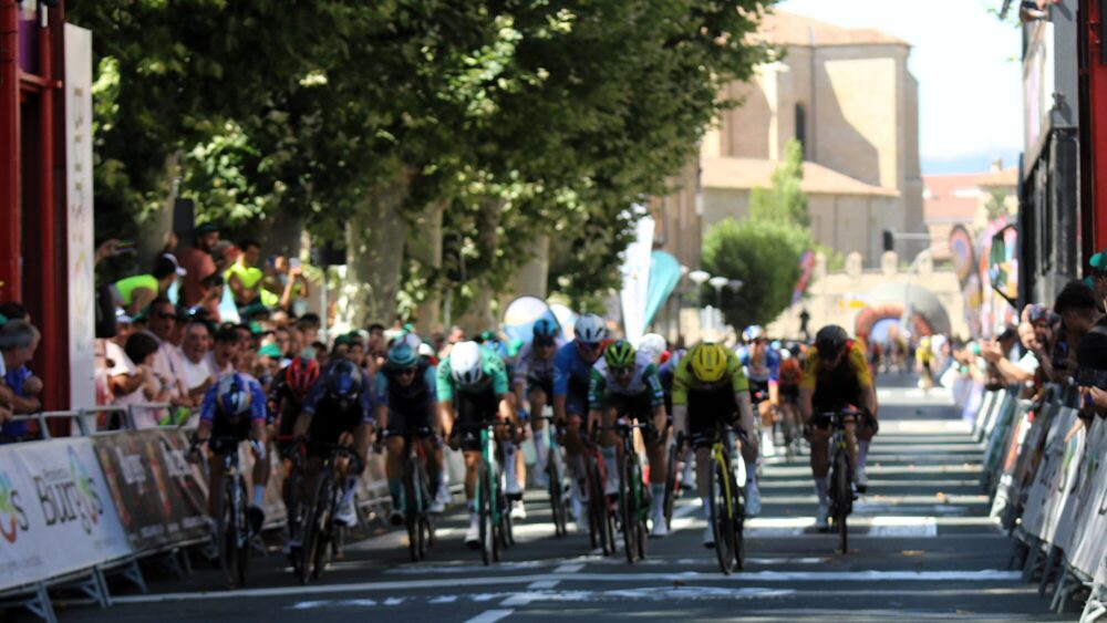matthew-brennan-impone-su-velocidad-en-briviesca