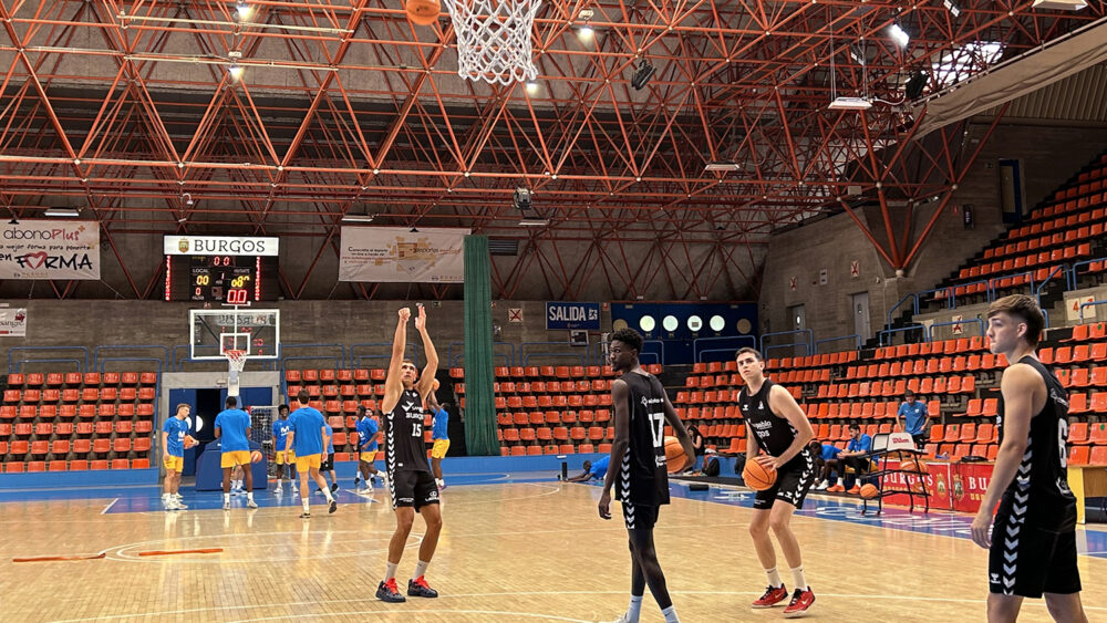 el-san-pablo-burgos-entrena-ante-el-estudiantes-para-irse-probando