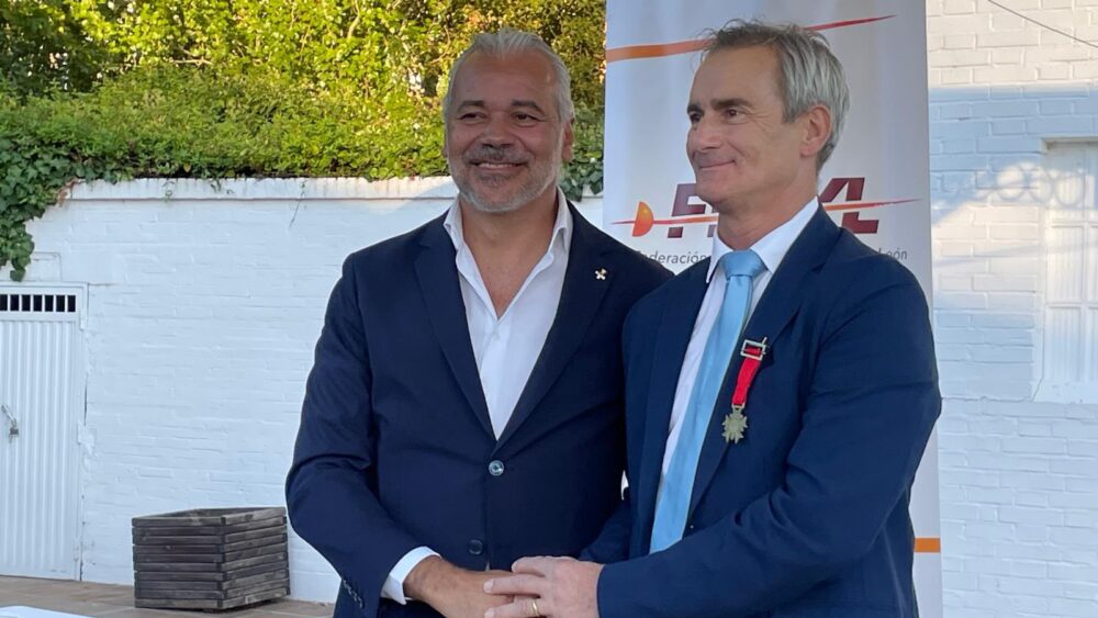 roberto-codon-recibe-la-medalla-de-oro-de-la-federacion-de-castilla-y-leon