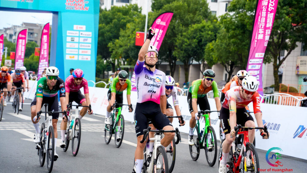 triunfo-de-daniel-cavia-en-la-primera-etapa-del-tour-de-huangshan